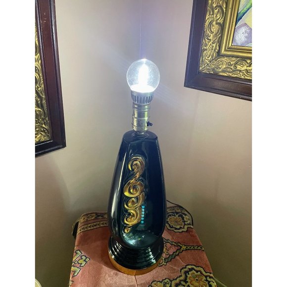 Vintage MCM Black & Gold Ceramic Table Lamp - Picture 16 of 16